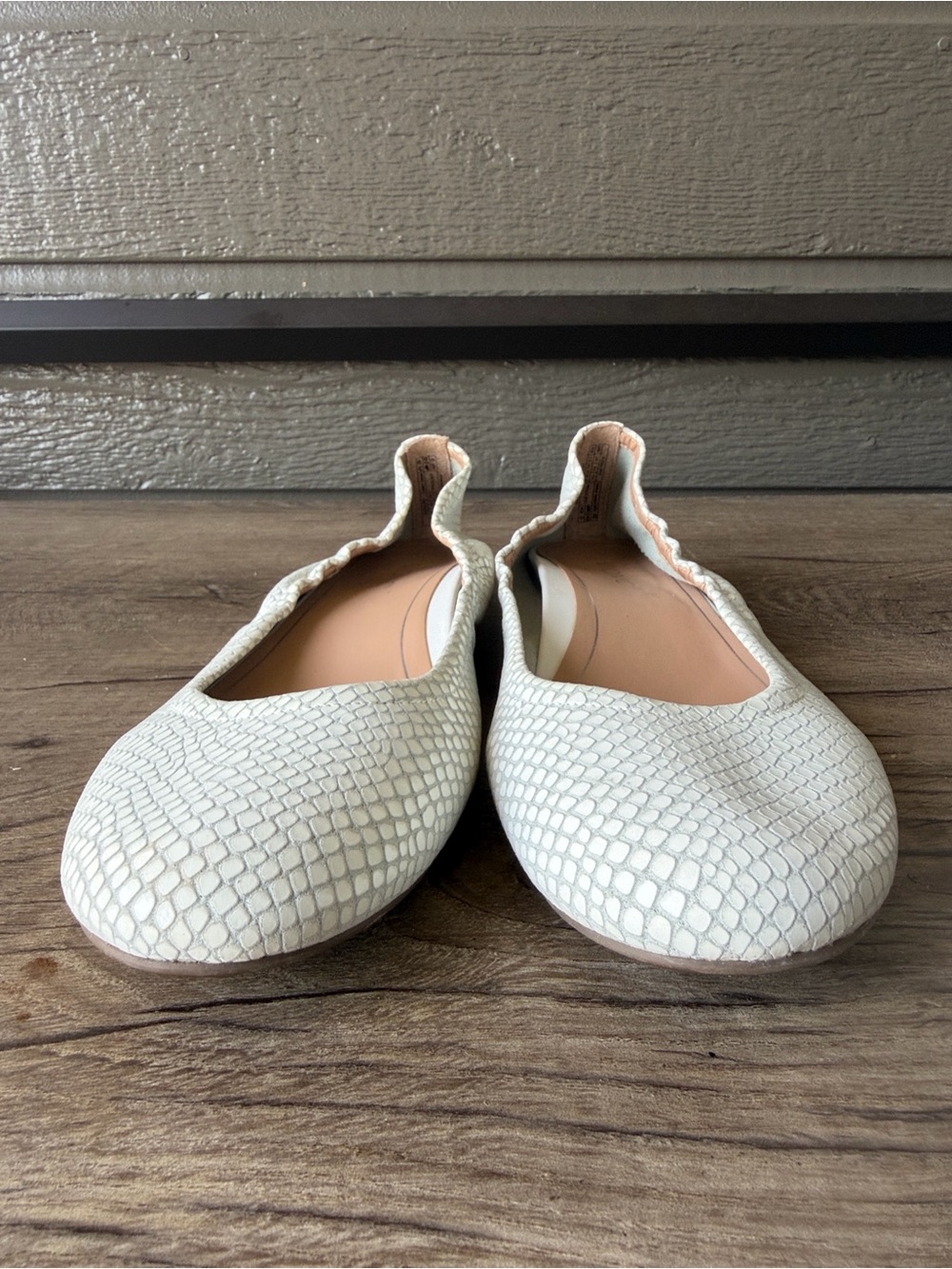 Vionic Women’s White Textured Slip-On Ballet Flats size 9.5 - Picture 5 of 8